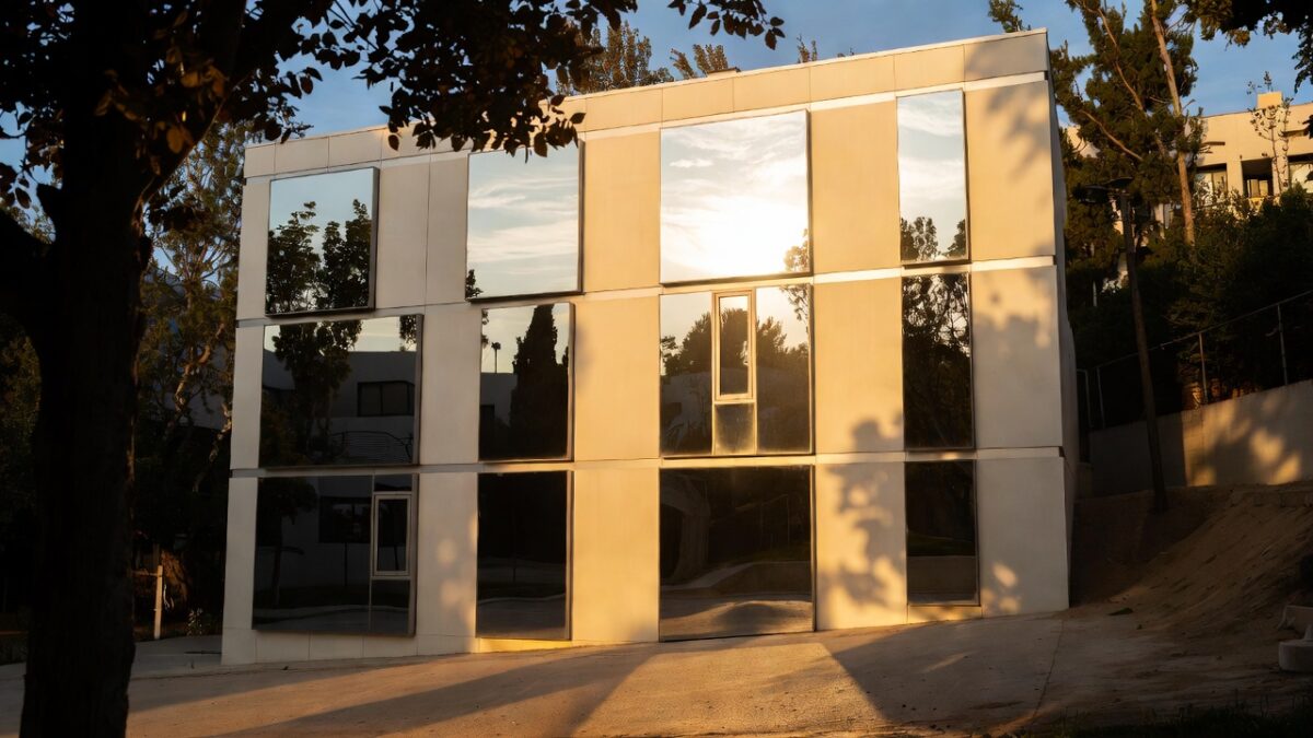 house-with-mirror-window-film-image