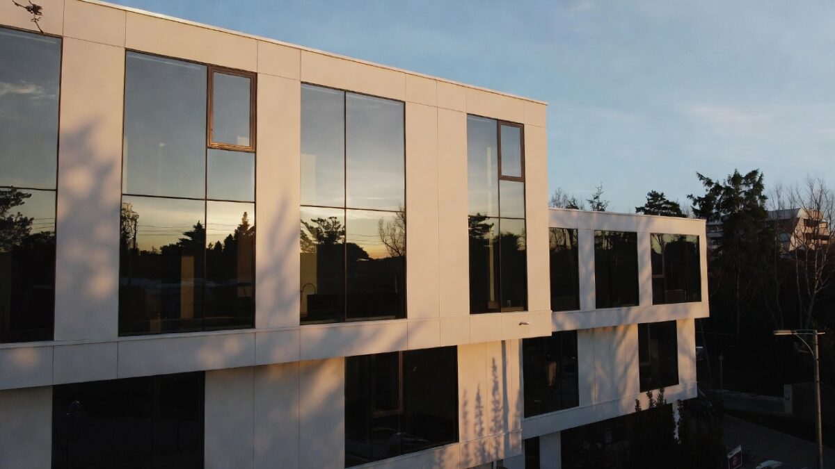 house-with-mirror-window-film-image